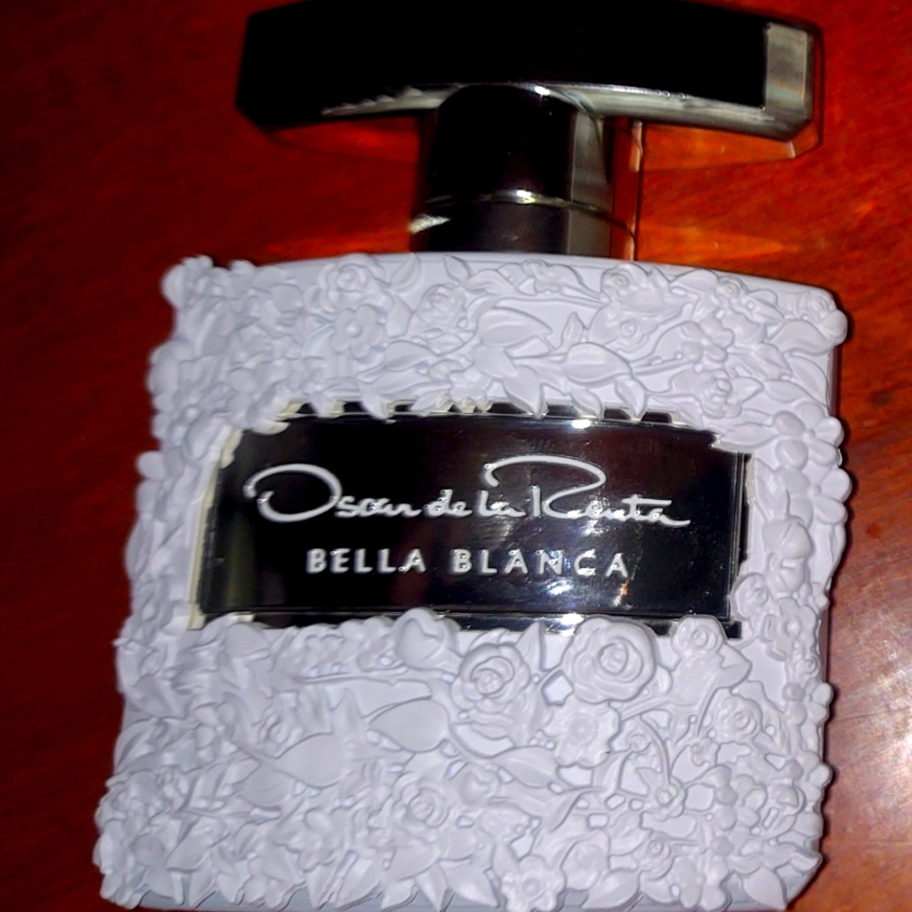 Oscar see la Renta bella Blanca fragrance